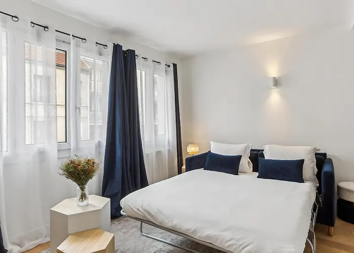 Proche De La Defense