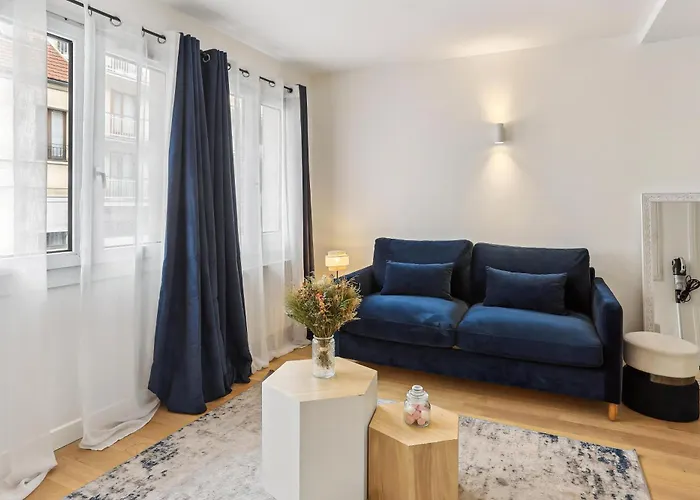 Proche De La Defense *